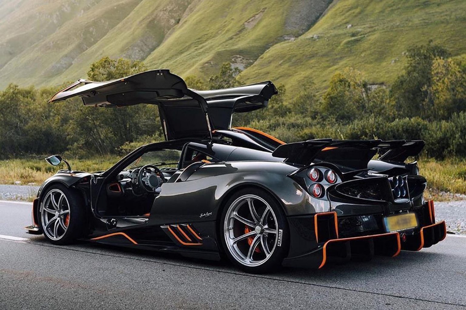 Siêu xe Pagani Huayra Imola giá khoảng 5,4 triệu USD (138 tỷ đồng)